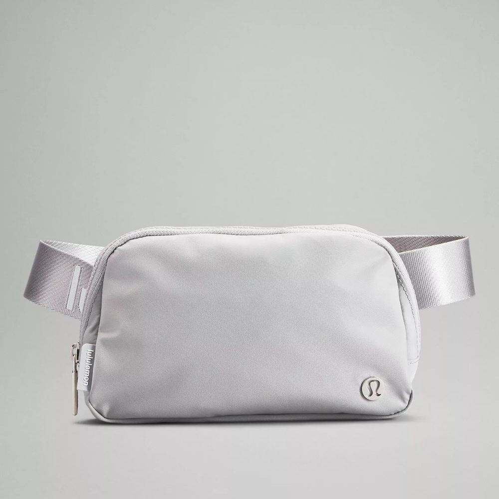 NWT lululemon Everywhere Belt Bag - silver/white - Picture 1 of 11